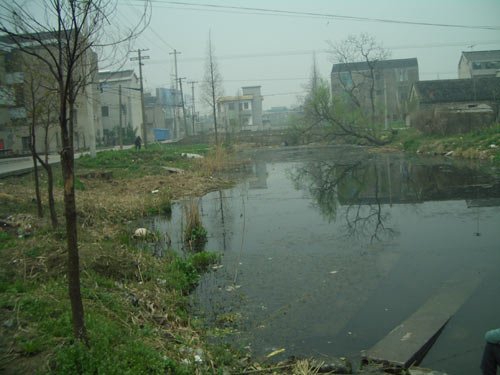 簡單介紹鄉(xiāng)村生活污水排放有哪些特性（農(nóng)村污水處理的難度）